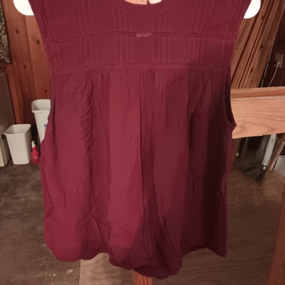 Maroon tank - Picture 1 of 5